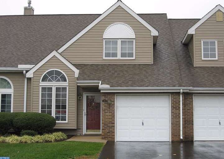 1st image of 4 Grosvenor Ct