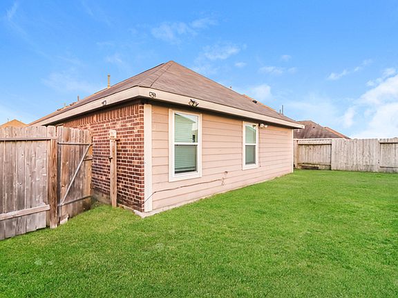 5th image of 906 Ember Wood Ct