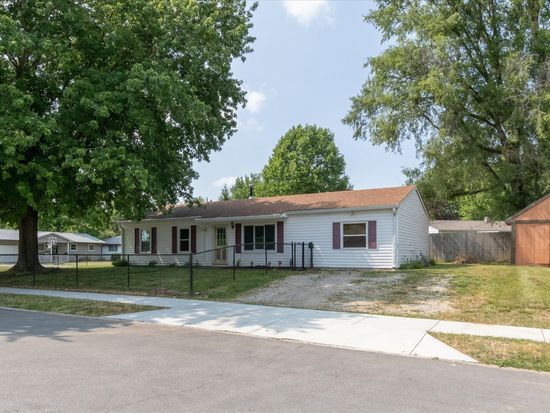 10 Sunset Mnr, Mooresville, IN 46158