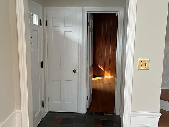 2nd image of 3325 Somerset Dr
