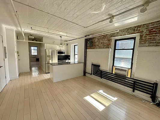 Rented by Vertical Real Estate LLC | media 3