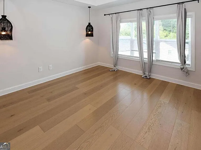 1860 Commons Pl NW — Photo 16