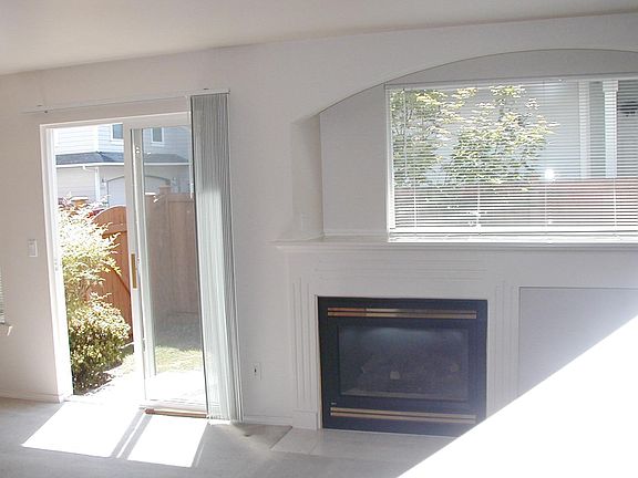 Livingroom/Backyard entry