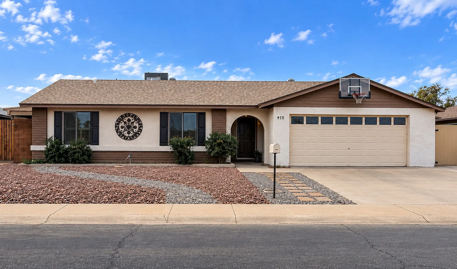 3 bed, 1695 sqft, $2,800 — Photo 1