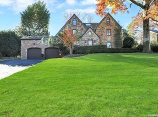 272 Chapel Rd, Manhasset, NY 11030