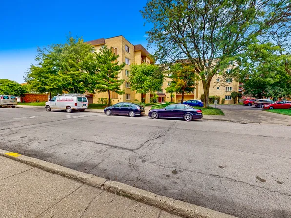 6460 W Belle Plaine Ave APT 207, Chicago, IL 60634