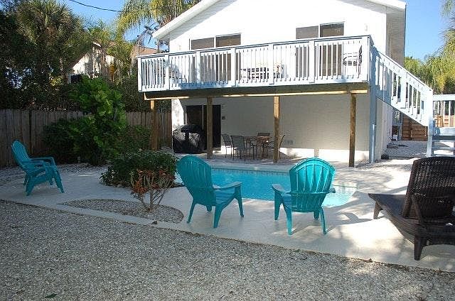 1st image of 215 Island Cir