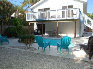 215 Island Cir, Sarasota, FL 34242