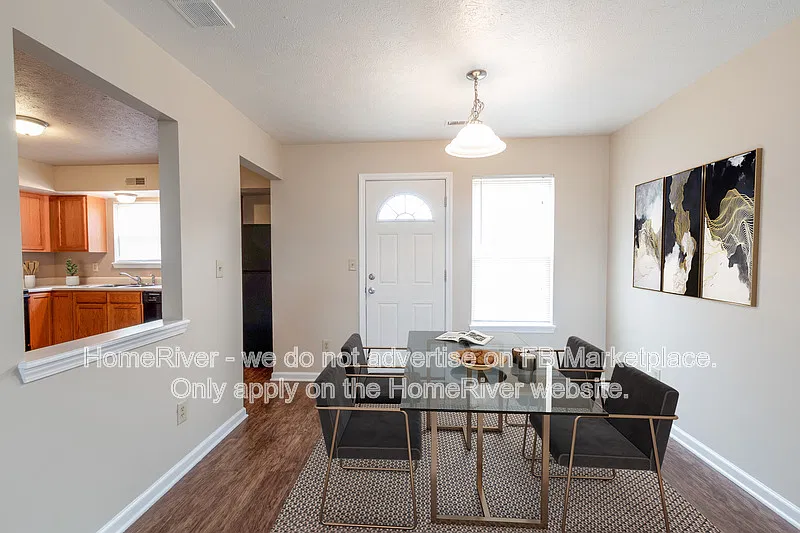 4 bed, 2.5 bath, 1848 sqft, $1,925 — Photo 2