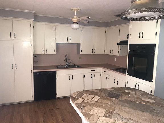 5th image of 105 S Lake Dr