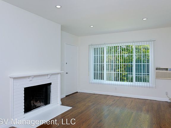 2nd image of 945 W Huntington Dr APT A