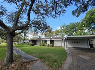 813 N Morgan St, Angleton, TX 77515
