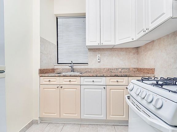 5th image of 270 E 78th St APT 4