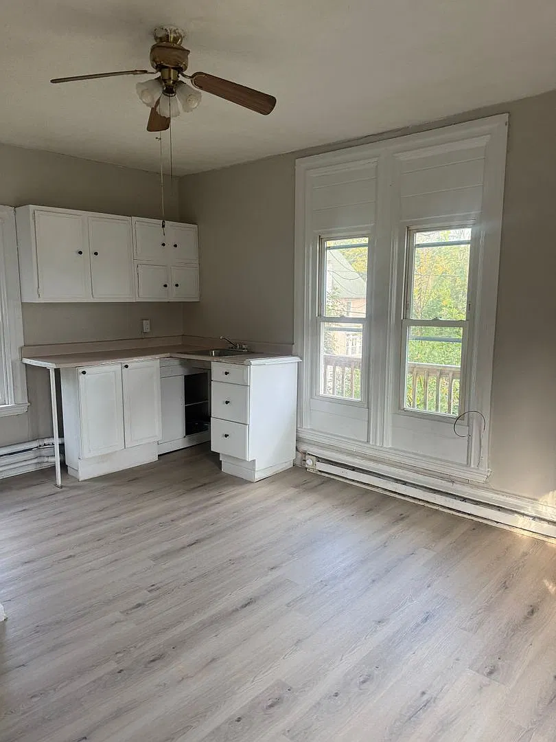 5 Maple Street — Photo 2