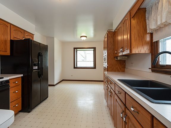 4th image of 128 W Center St