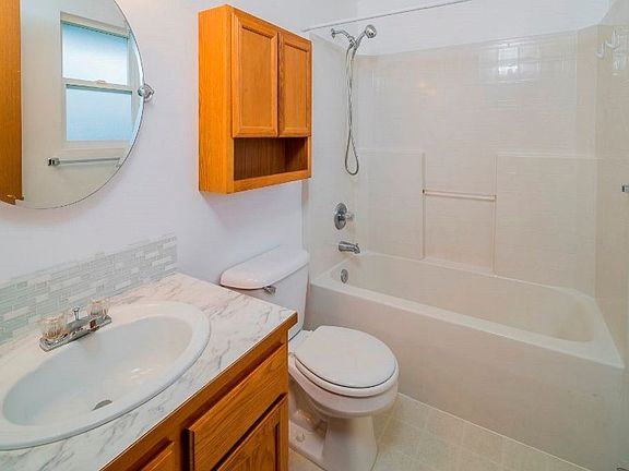 5th image of 5902 106th Pl NE