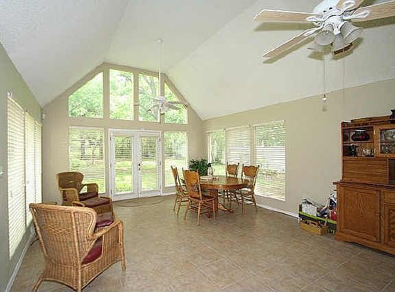 4th image of 2504 Parkwood Dr