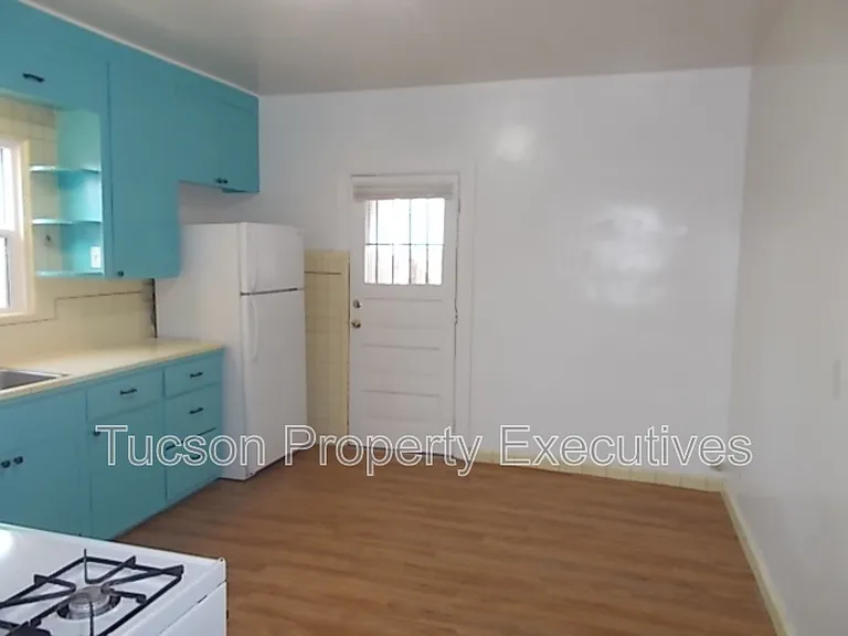 3350 N Chapel Ave — Photo 5