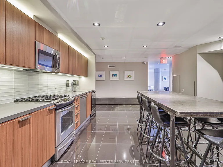 318 King St E #803 — Photo 28