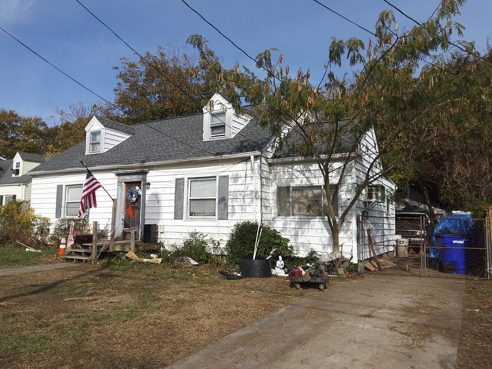2nd image of 524 Hyde Park Rd