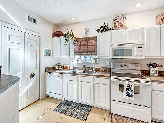3rd image of 160 S Shepard Dr APT 13