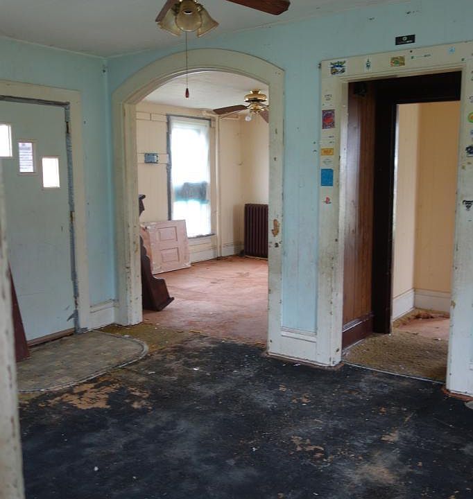 2nd image of 405 Clay St