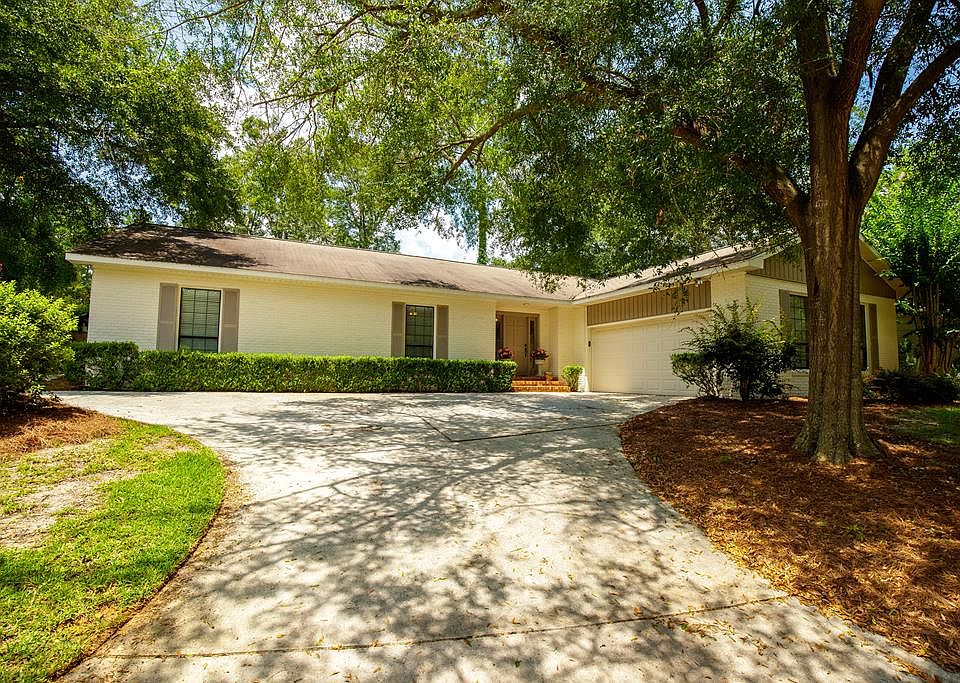 1st image of 2102 Oakgrove Cir