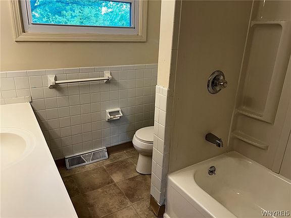 5th image of 180 Greenfield Dr #180