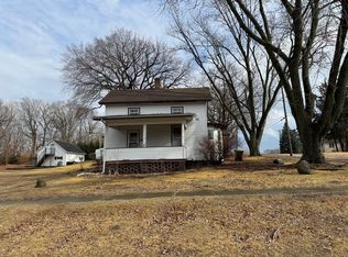 302 E 2nd St, Prophetstown, IL 61277