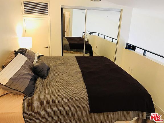 3rd image of 13200 Pacific Promenade APT 424