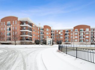 351 Town Place Cir APT 202, Buffalo Grove, IL 60089