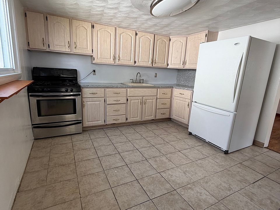 1st image of 84 Hemlock St