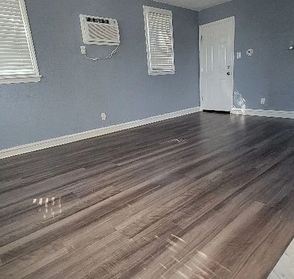 7703 Woolston Ave — Photo 5