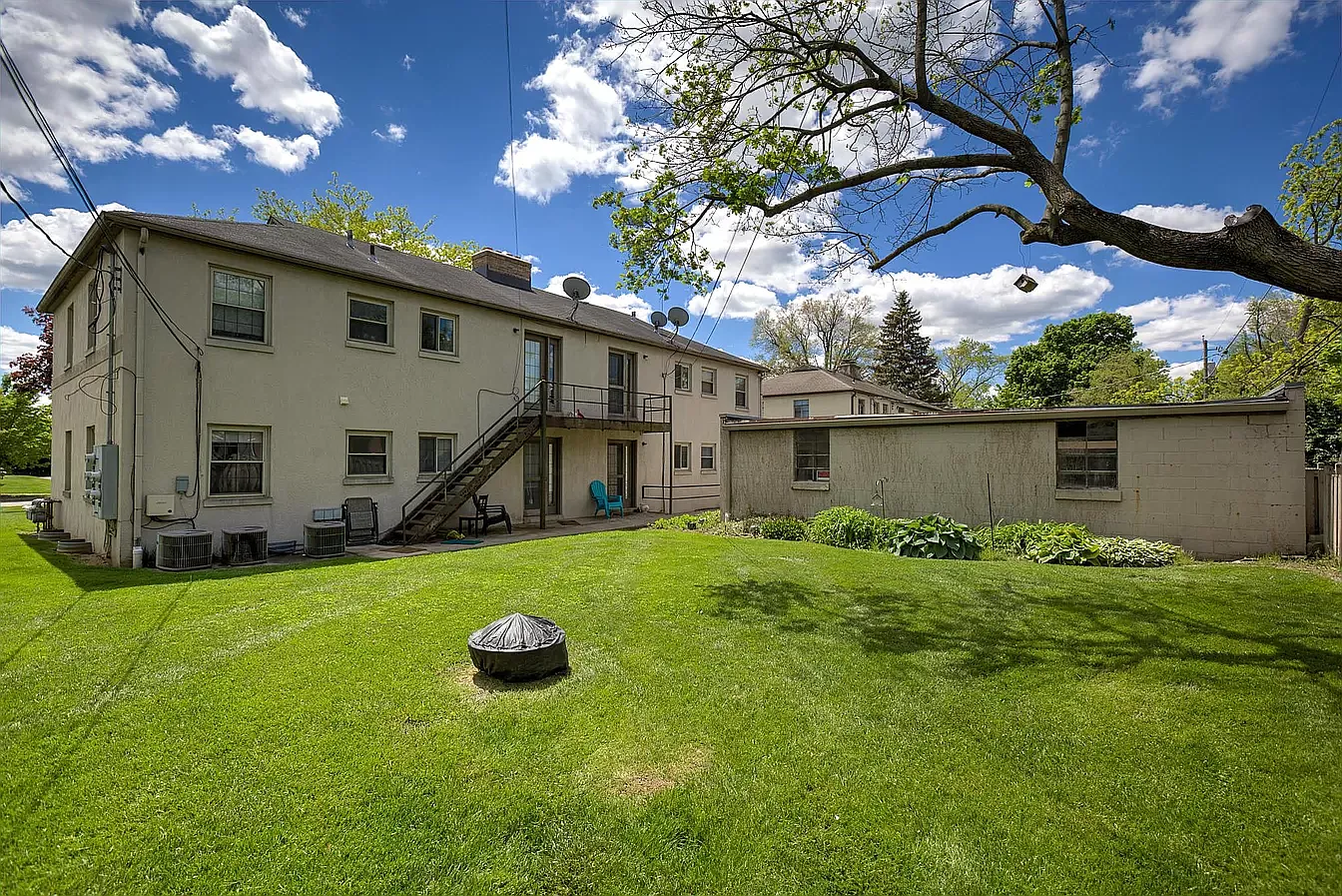 2 bed, 900 sqft, $1,300 — Photo 4
