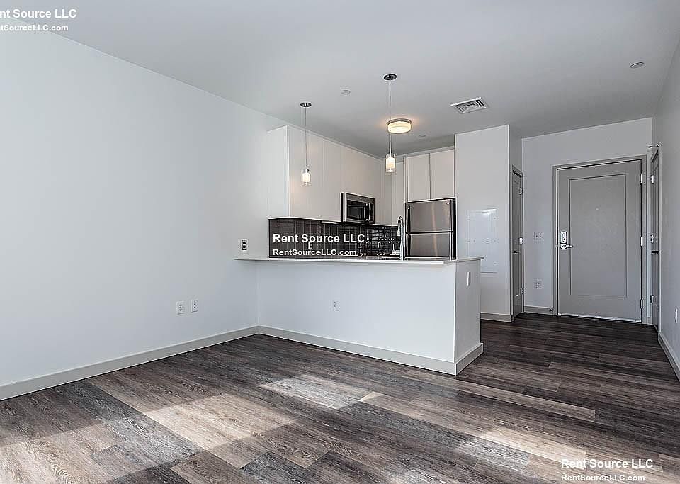 1st image of 180 Telford St #210
