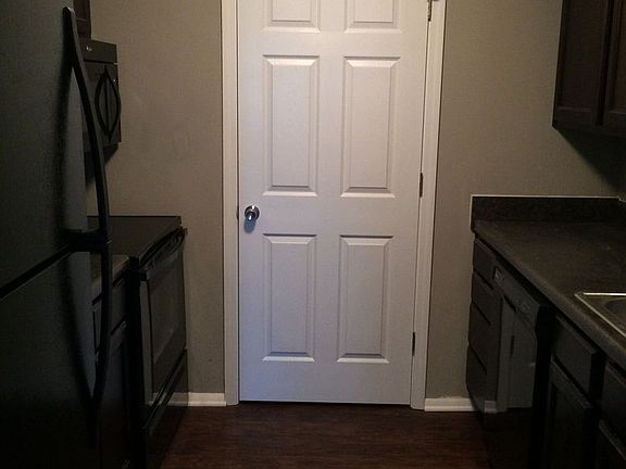 4th image of 2105-2113 Harvard Rd #2113B