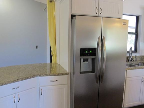 5th image of 318 Lake Forest Ter