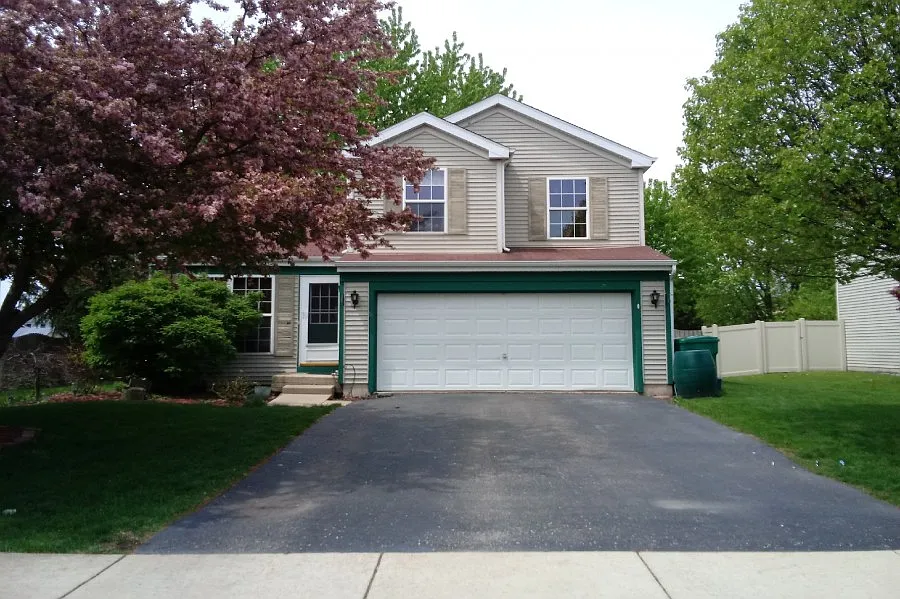 915 Greenleaf Dr photo 1