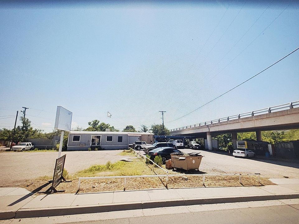 1st image of 970 N Grand Ave