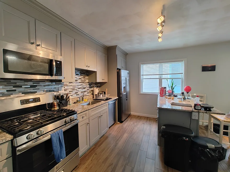 50 Derby St #3X