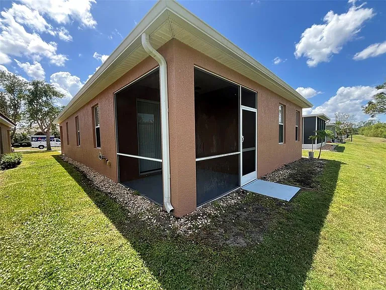 13282 SW Pembroke Cir N — Photo 14