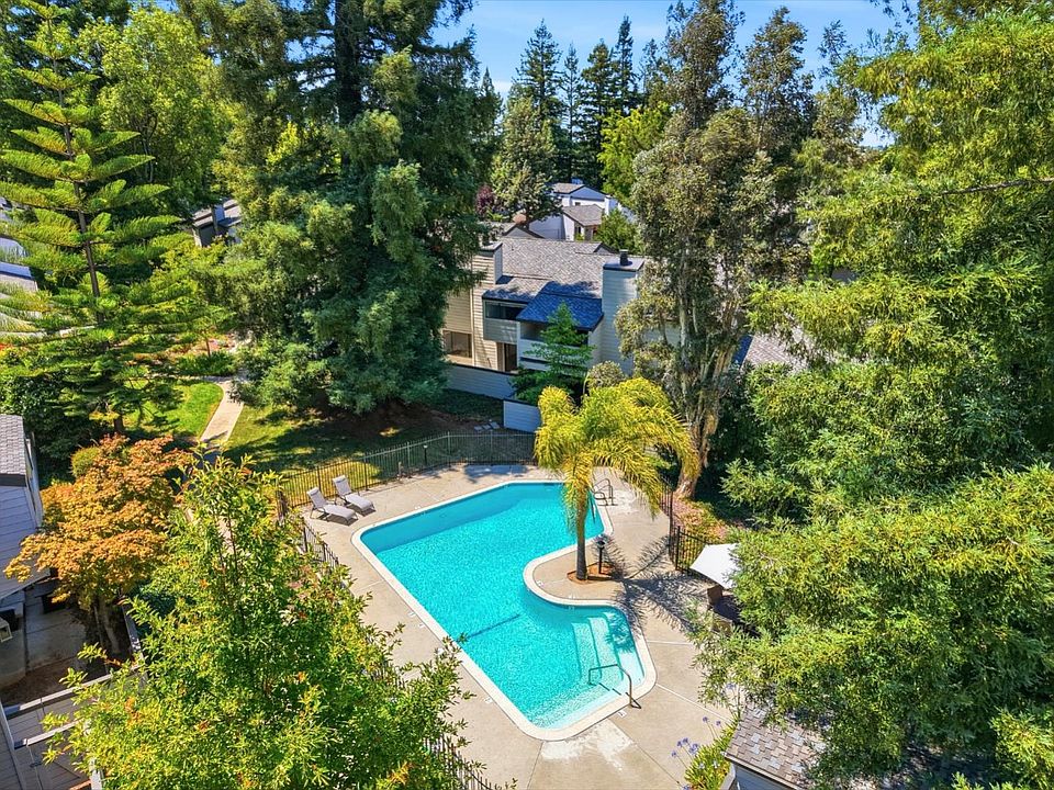 1st image of 102 Lancewood Pl