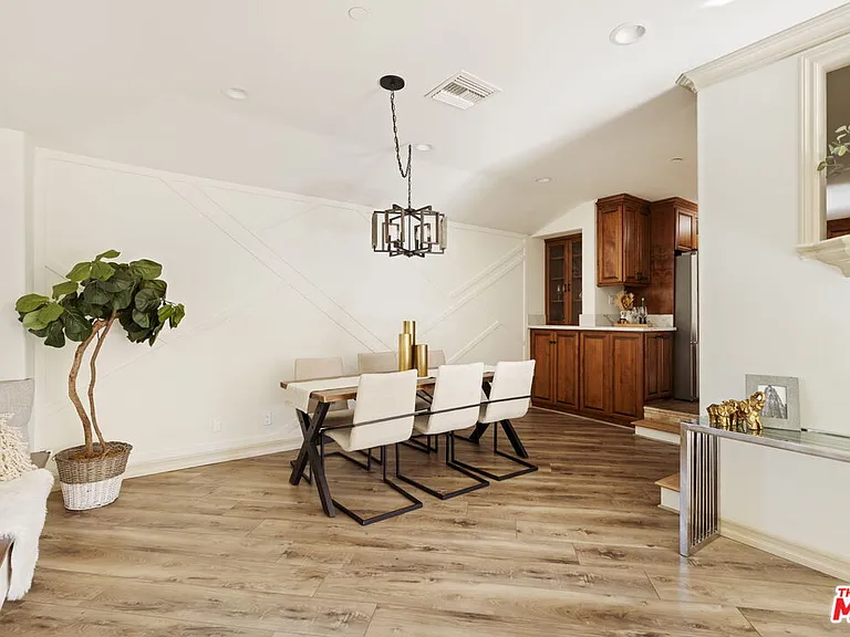 272 N Chester Ave #101 — Photo 12
