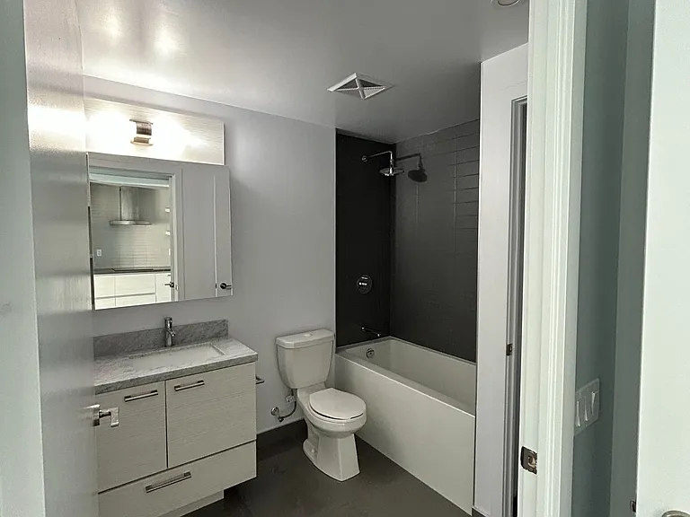2221 Yonge St #4710 — Photo 6