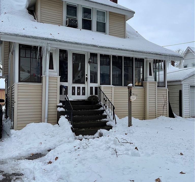 1st image of 121 Como Ave