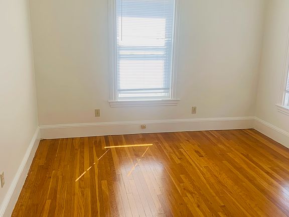 3rd image of 121 Myrtle St Floor 2