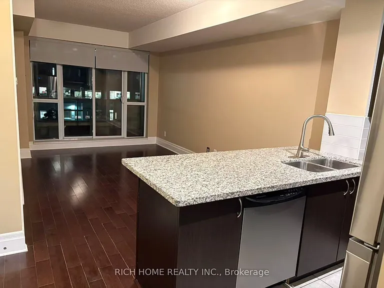 21 Upper Duke Cres #312 — Photo 15