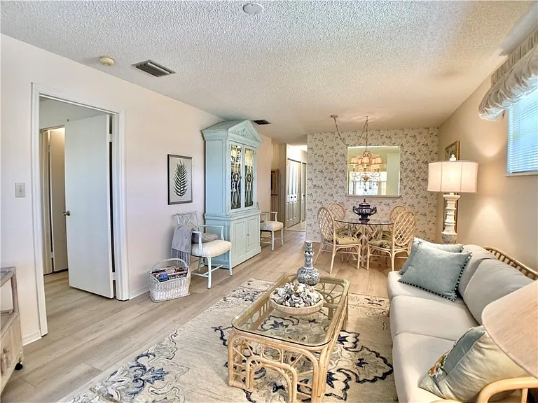 379 N Grove Isle Cir — Photo 8
