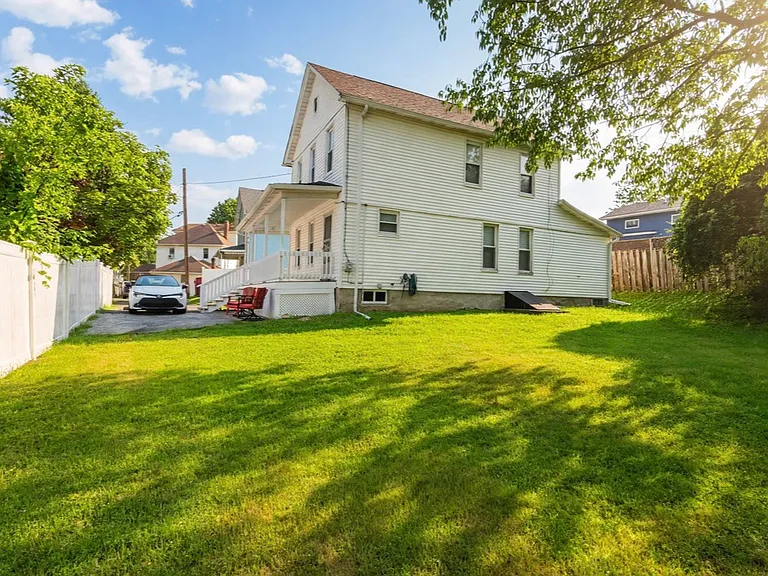 110 Florence Ct — Photo 2