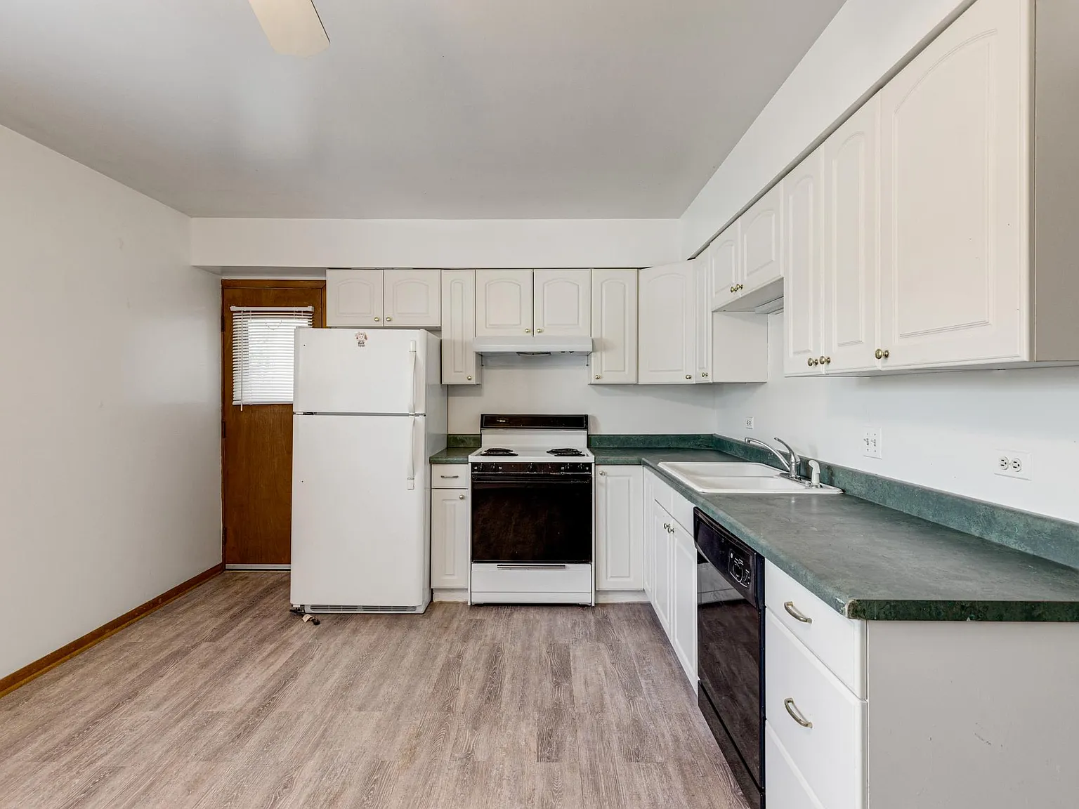 410 W Jackson St — Photo 3